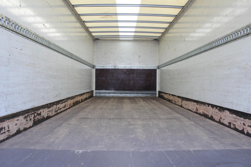 Volvo FM 330 E6 Koffer 7,8m Klima LBW Liftachse - Bakwagen: afbeelding 2 Volvo FM 330 E6 Koffer 7,8m Klima LBW Liftachse - Bakwagen: afbeelding 2
