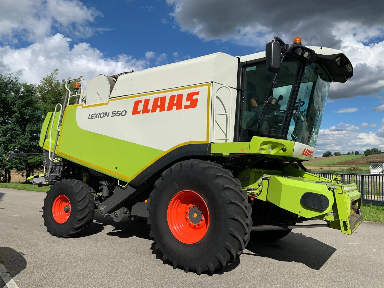 CLAAS Lexion 550 mit Schneidwerk V660, 3D und Klimaautomatik, gepflegter Zustand, Baujahr 2009 - Maaidorser: afbeelding 3 CLAAS Lexion 550 mit Schneidwerk V660, 3D und Klimaautomatik, gepflegter Zustand, Baujahr 2009 - Maaidorser: afbeelding 3