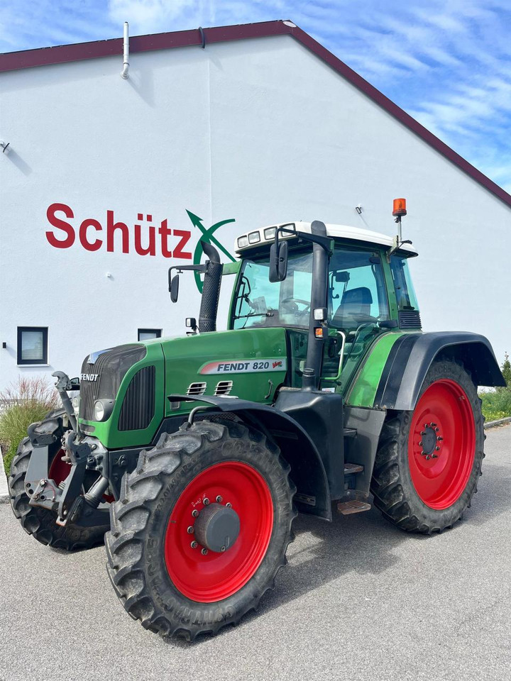 Fendt 820 Vario Com3 mit GPS / neuer Motor / 9647 Bh - Tractor: afbeelding 1 Fendt 820 Vario Com3 mit GPS / neuer Motor / 9647 Bh - Tractor: afbeelding 1