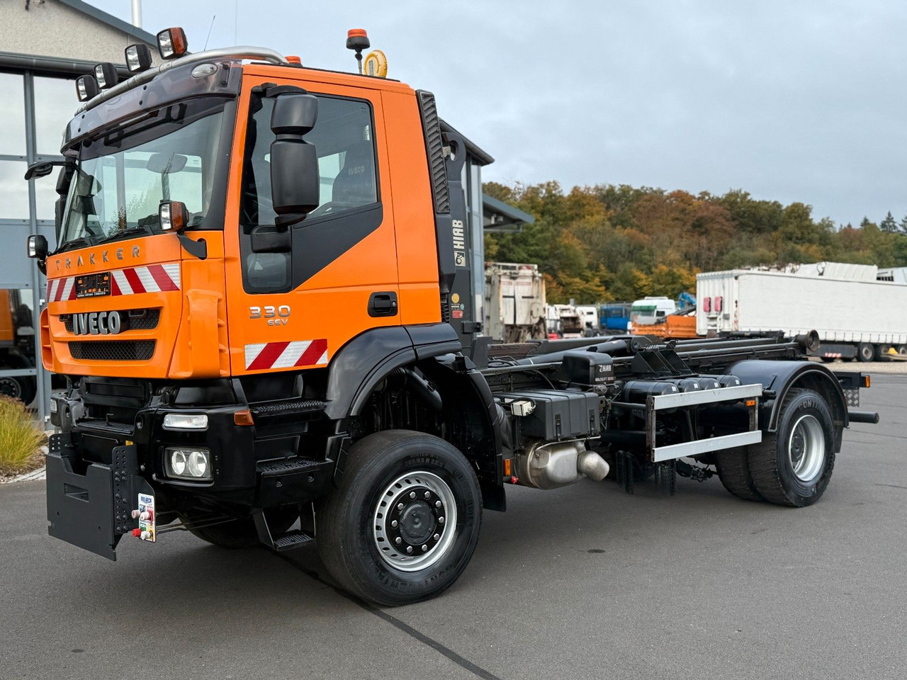 Iveco Trakker 330 EEV Winterdienst Abroll - Haakarmsysteem vrachtwagen: afbeelding 4 Iveco Trakker 330 EEV Winterdienst Abroll - Haakarmsysteem vrachtwagen: afbeelding 4