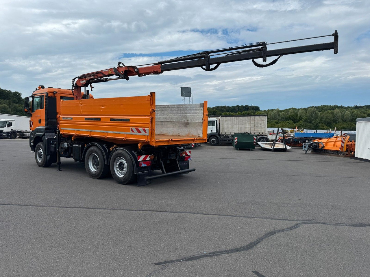 MAN TGS 28.400 6x4-4 BL Kipper / Kran / Winterdienst - Kipper vrachtwagen, Kraanwagen: afbeelding 2 MAN TGS 28.400 6x4-4 BL Kipper / Kran / Winterdienst - Kipper vrachtwagen, Kraanwagen: afbeelding 2