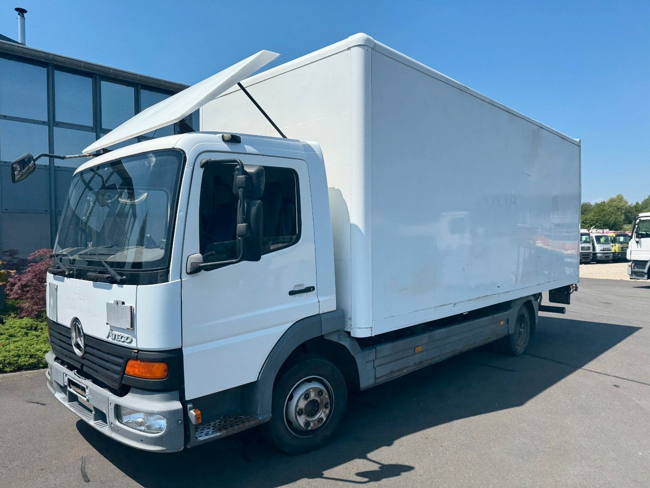 Leasing Mercedes-Benz 818 Koffer / LBW / AHK + DL Mercedes-Benz 818 Koffer / LBW / AHK + DL: afbeelding 12 Leasing Mercedes-Benz 818 Koffer / LBW / AHK + DL Mercedes-Benz 818 Koffer / LBW / AHK + DL: afbeelding 12