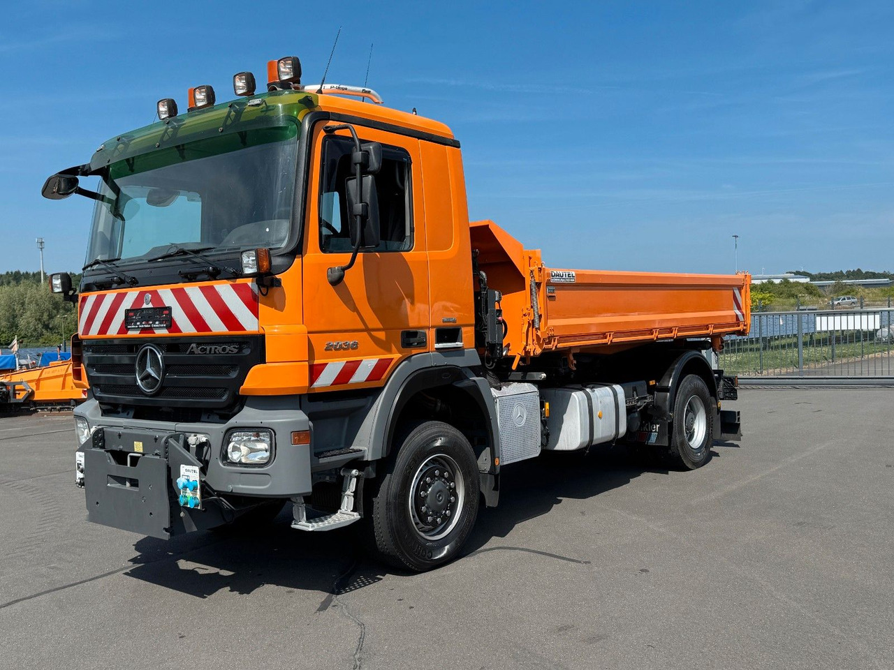 Mercedes-Benz Actros 2036 4x4 mit Dautel Wechselsystem E 5 - Kipper vrachtwagen: afbeelding 1 Mercedes-Benz Actros 2036 4x4 mit Dautel Wechselsystem E 5 - Kipper vrachtwagen: afbeelding 1