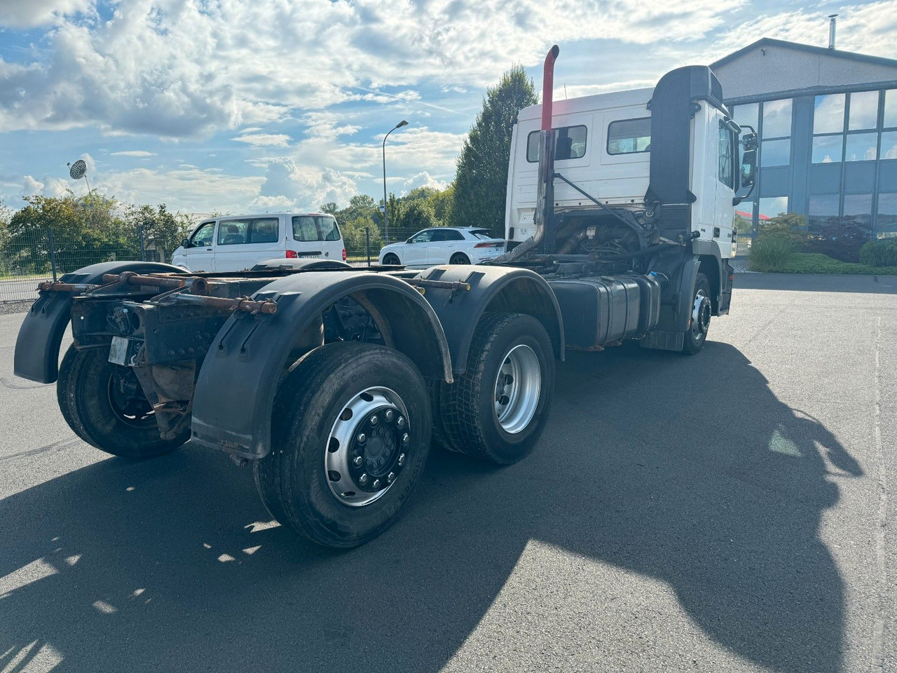 Mercedes-Benz Actros 2532 6x2 Fahrgestell Mercedes-Benz Actros 2532 6x2 Fahrgestell - Chassis vrachtwagen: afbeelding 5 Mercedes-Benz Actros 2532 6x2 Fahrgestell Mercedes-Benz Actros 2532 6x2 Fahrgestell - Chassis vrachtwagen: afbeelding 5