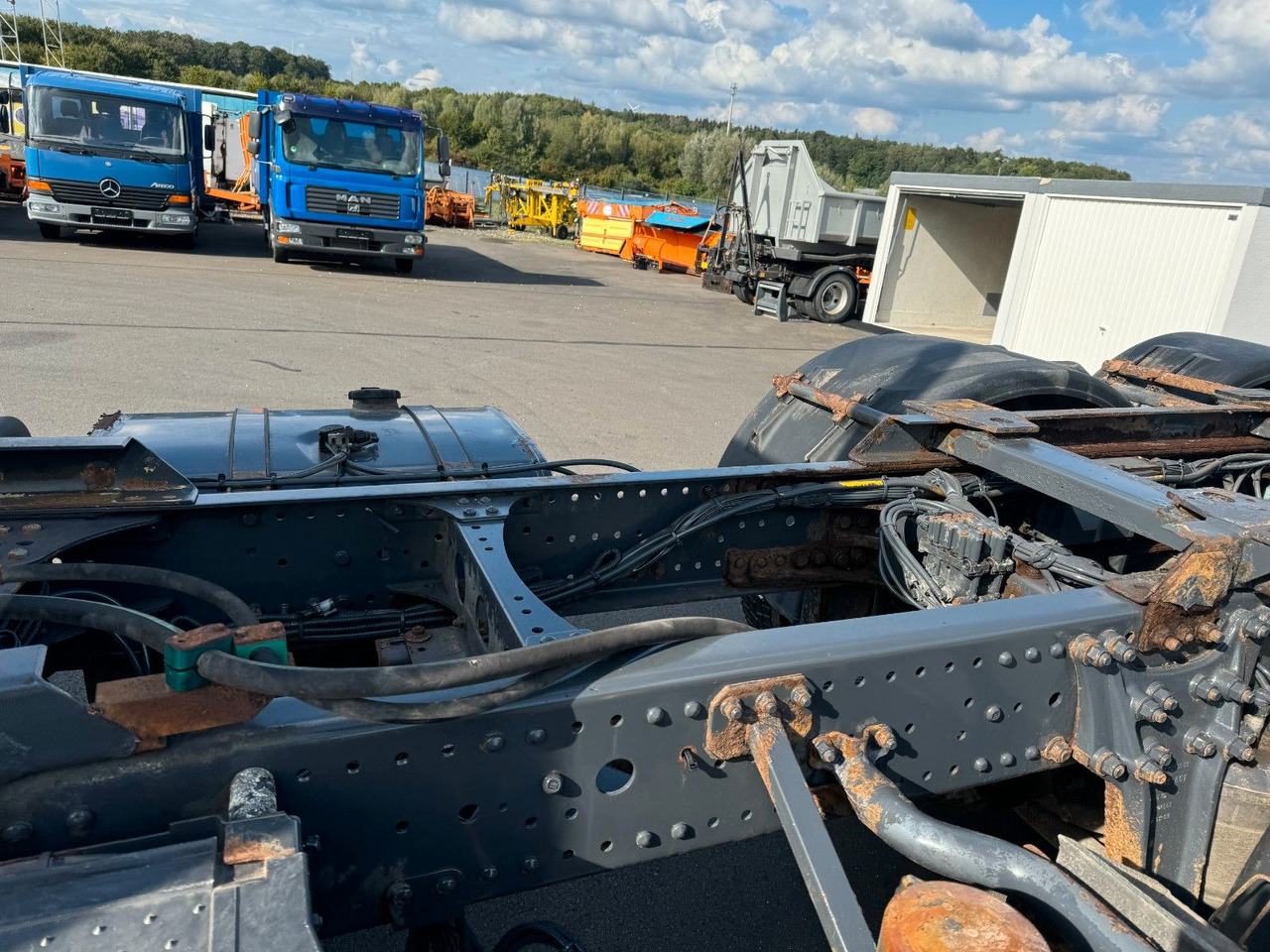 Mercedes-Benz Actros 2532 6x2 Fahrgestell Mercedes-Benz Actros 2532 6x2 Fahrgestell - Chassis vrachtwagen: afbeelding 3 Mercedes-Benz Actros 2532 6x2 Fahrgestell Mercedes-Benz Actros 2532 6x2 Fahrgestell - Chassis vrachtwagen: afbeelding 3