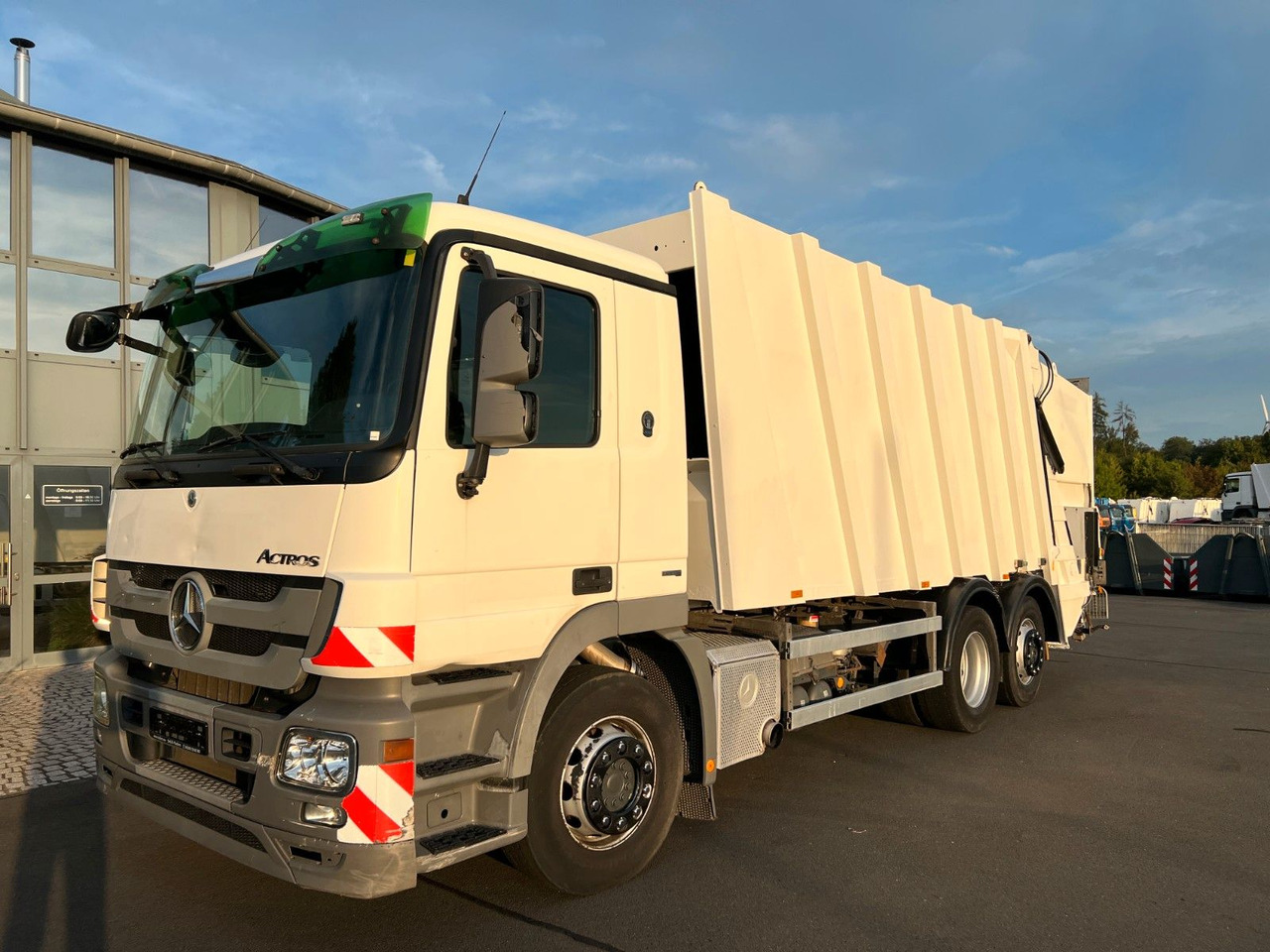 Mercedes-Benz Actros 2532 6x2 MP3 Faun Power Press 524 - Vuilniswagen: afbeelding 1 Mercedes-Benz Actros 2532 6x2 MP3 Faun Power Press 524 - Vuilniswagen: afbeelding 1