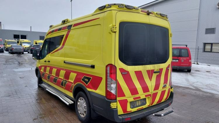 FORD TRANSIT 2,0TDI AMBULANCE KLIMA 1.2018 EURO 6, 3 UNITS - Ambulance: afbeelding 2 FORD TRANSIT 2,0TDI AMBULANCE KLIMA 1.2018 EURO 6, 3 UNITS - Ambulance: afbeelding 2
