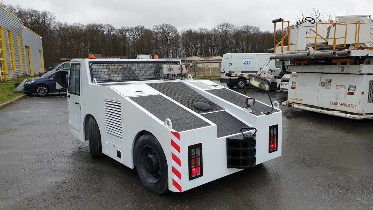 SOVAM K100 - Vliegtuigtrekker: afbeelding 5 SOVAM K100 - Vliegtuigtrekker: afbeelding 5