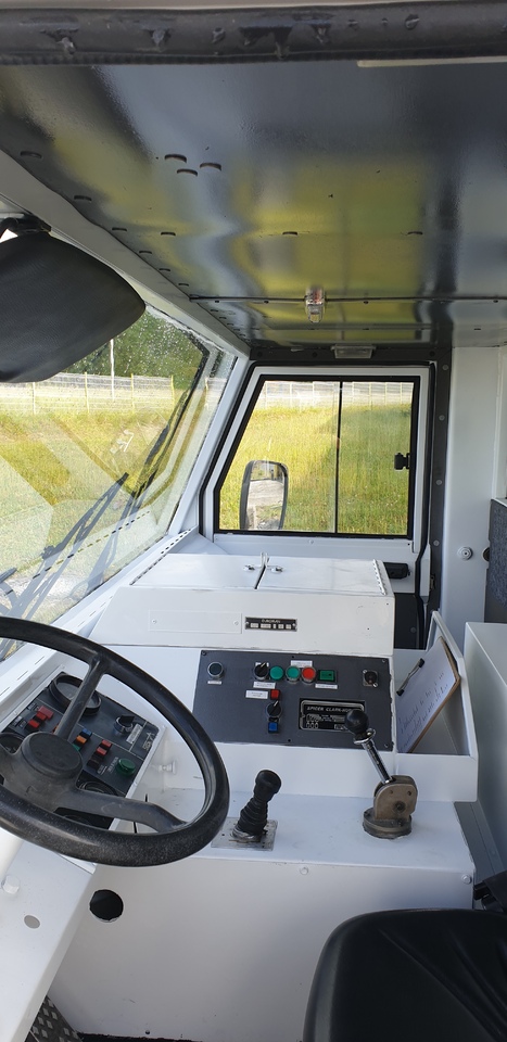 SOVAM K250 - Vliegtuigtrekker: afbeelding 4 SOVAM K250 - Vliegtuigtrekker: afbeelding 4