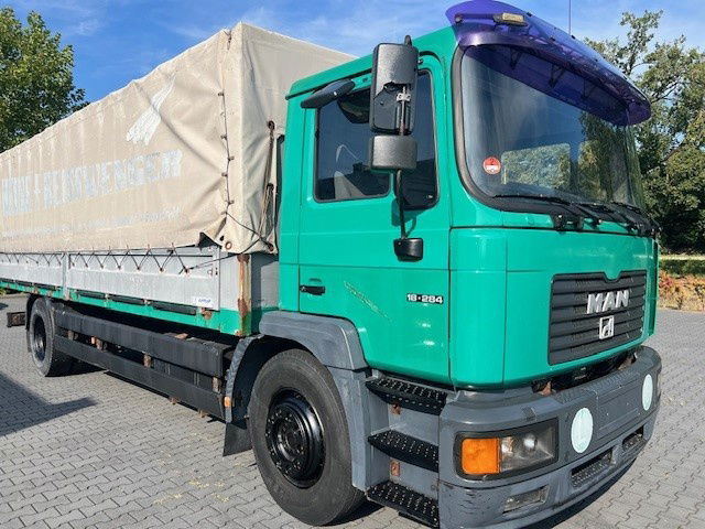 MAN 18.284 - Schuifzeilen vrachtwagen: afbeelding 2 MAN 18.284 - Schuifzeilen vrachtwagen: afbeelding 2