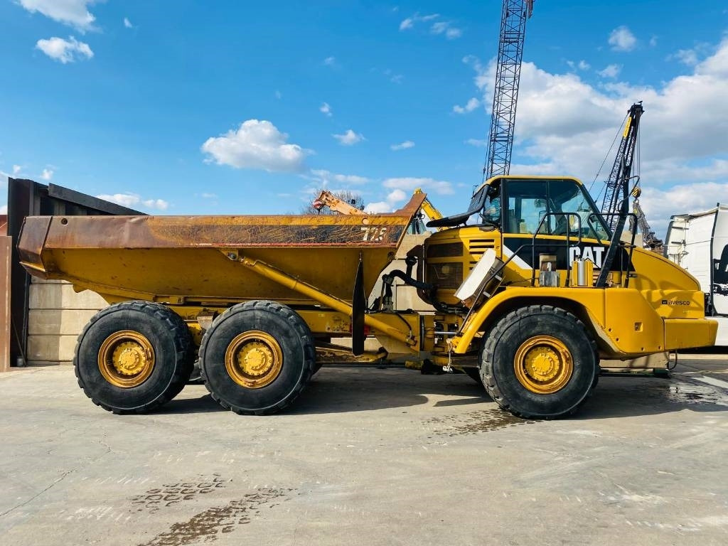 CAT 725 - Kiepwagen met knikbesturing: afbeelding 2 CAT 725 - Kiepwagen met knikbesturing: afbeelding 2