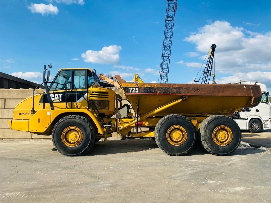 CAT 725 - Kiepwagen met knikbesturing: afbeelding 1 CAT 725 - Kiepwagen met knikbesturing: afbeelding 1