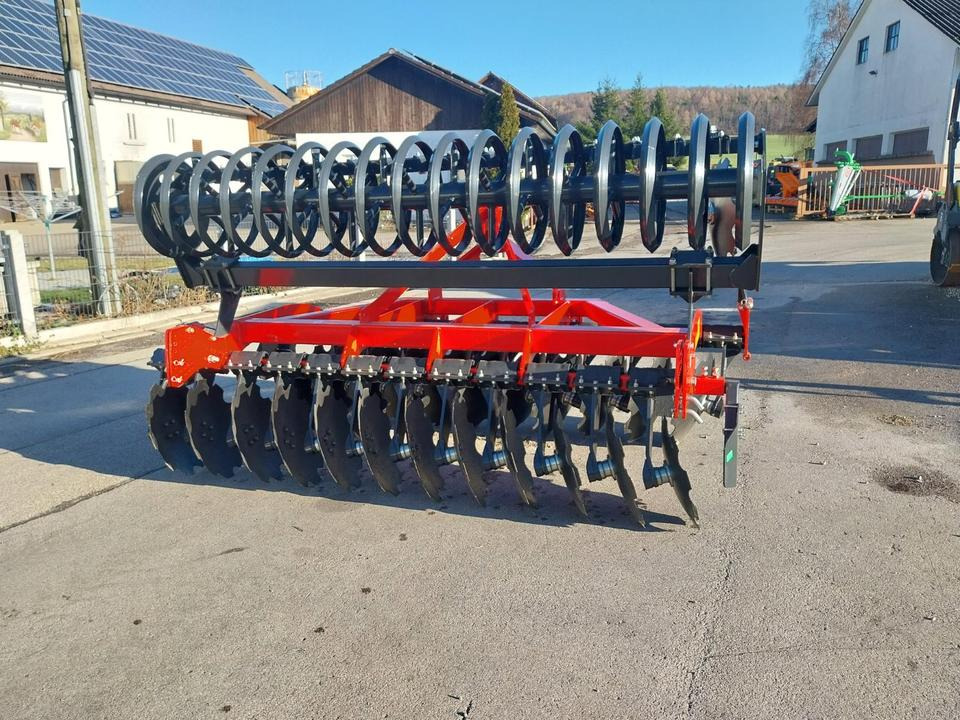 Scheibenegge 3m Scheibengrubber Kurzscheibenegge Grubber - Schijveneg: afbeelding 2 Scheibenegge 3m Scheibengrubber Kurzscheibenegge Grubber - Schijveneg: afbeelding 2