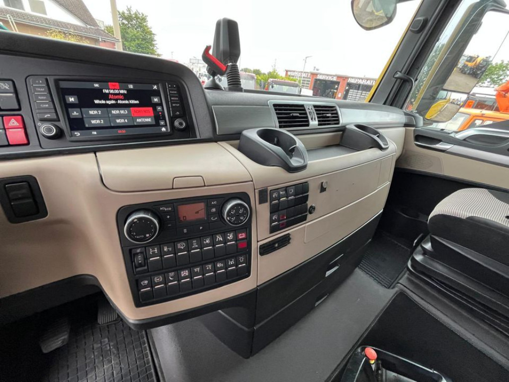 MAN TG-X 26.500 6x2-2 LL Pritsche Heckkran 53m to, Funk,Twistlock. - Vrachtwagen met open laadbak, Kraanwagen: afbeelding 2 MAN TG-X 26.500 6x2-2 LL Pritsche Heckkran 53m to, Funk,Twistlock. - Vrachtwagen met open laadbak, Kraanwagen: afbeelding 2