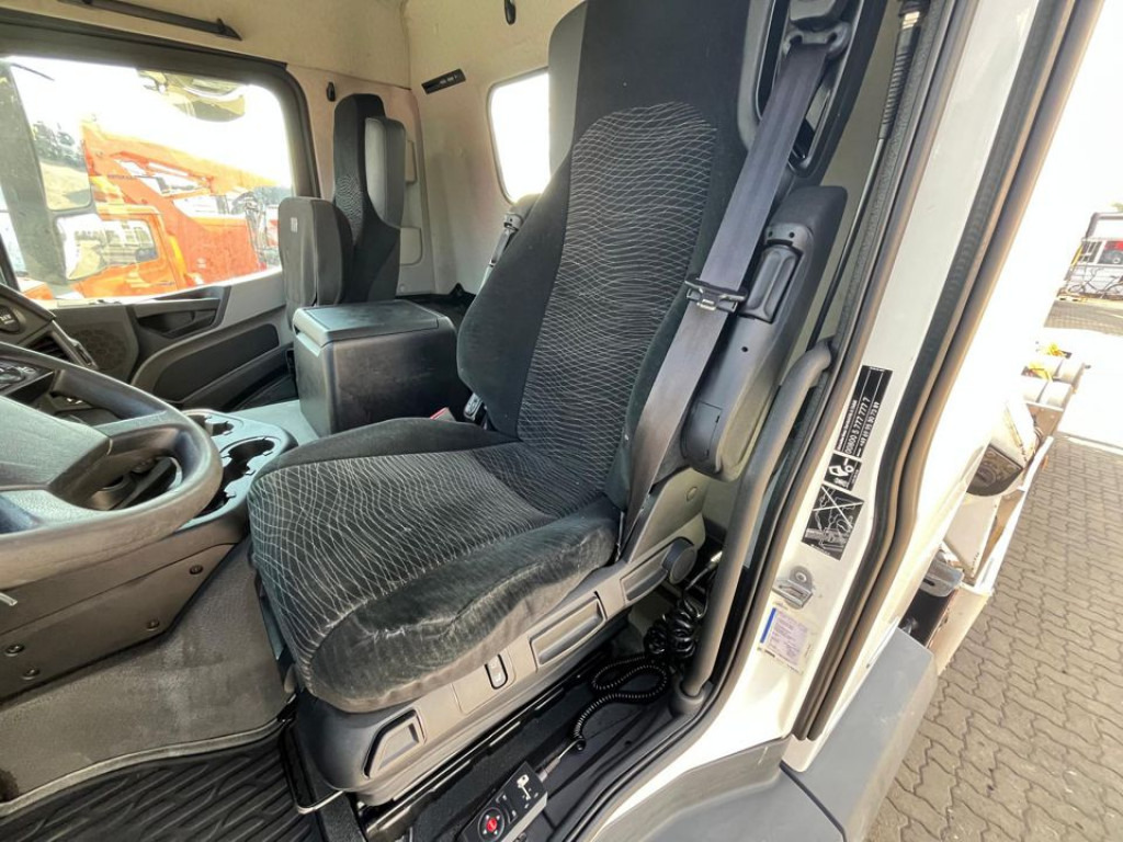 MERCEDES-BENZ Antos 2543 L 6x2 Abrollkipper mit Kran Funk+Greiferst. - Haakarmsysteem vrachtwagen, Kraanwagen: afbeelding 4 MERCEDES-BENZ Antos 2543 L 6x2 Abrollkipper mit Kran Funk+Greiferst. - Haakarmsysteem vrachtwagen, Kraanwagen: afbeelding 4