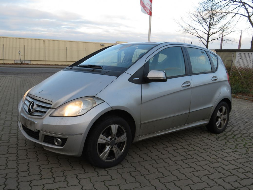 MERCEDES-BENZ Mercedes-Benz A-KLASSE PKW 200 Avantgarde - Personenwagen: afbeelding 1 MERCEDES-BENZ Mercedes-Benz A-KLASSE PKW 200 Avantgarde - Personenwagen: afbeelding 1