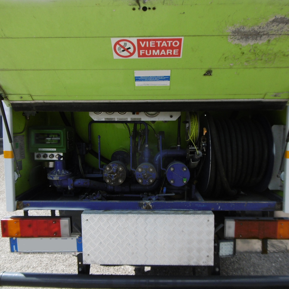 Tankwagen voor het vervoer van gas IVECO: afbeelding 6