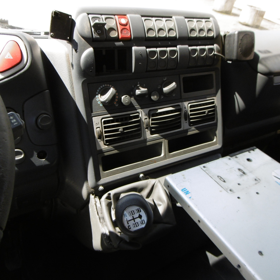 Tankwagen voor het vervoer van gas IVECO: afbeelding 8