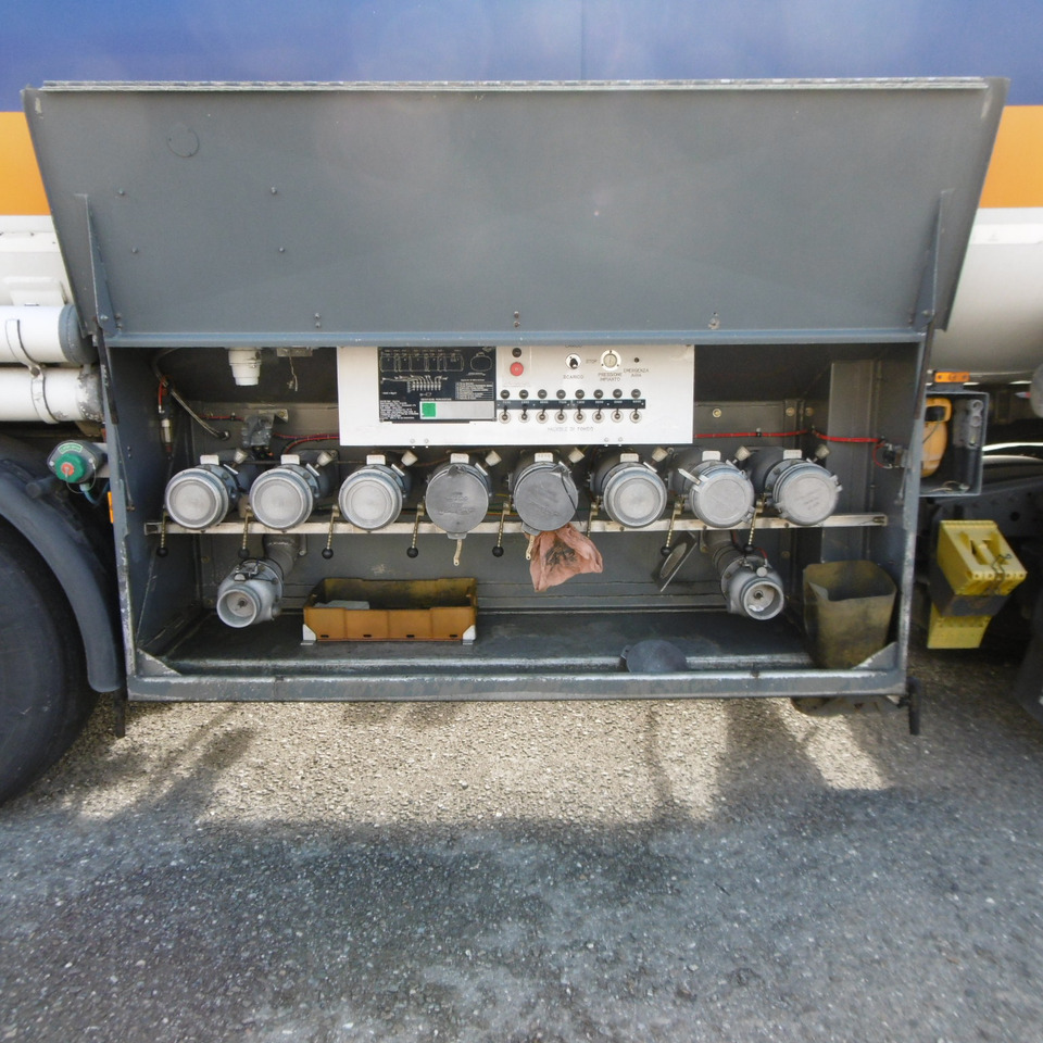 SACIM 8 Compartments Fuel tank - Tankoplegger: afbeelding 5 SACIM 8 Compartments Fuel tank - Tankoplegger: afbeelding 5