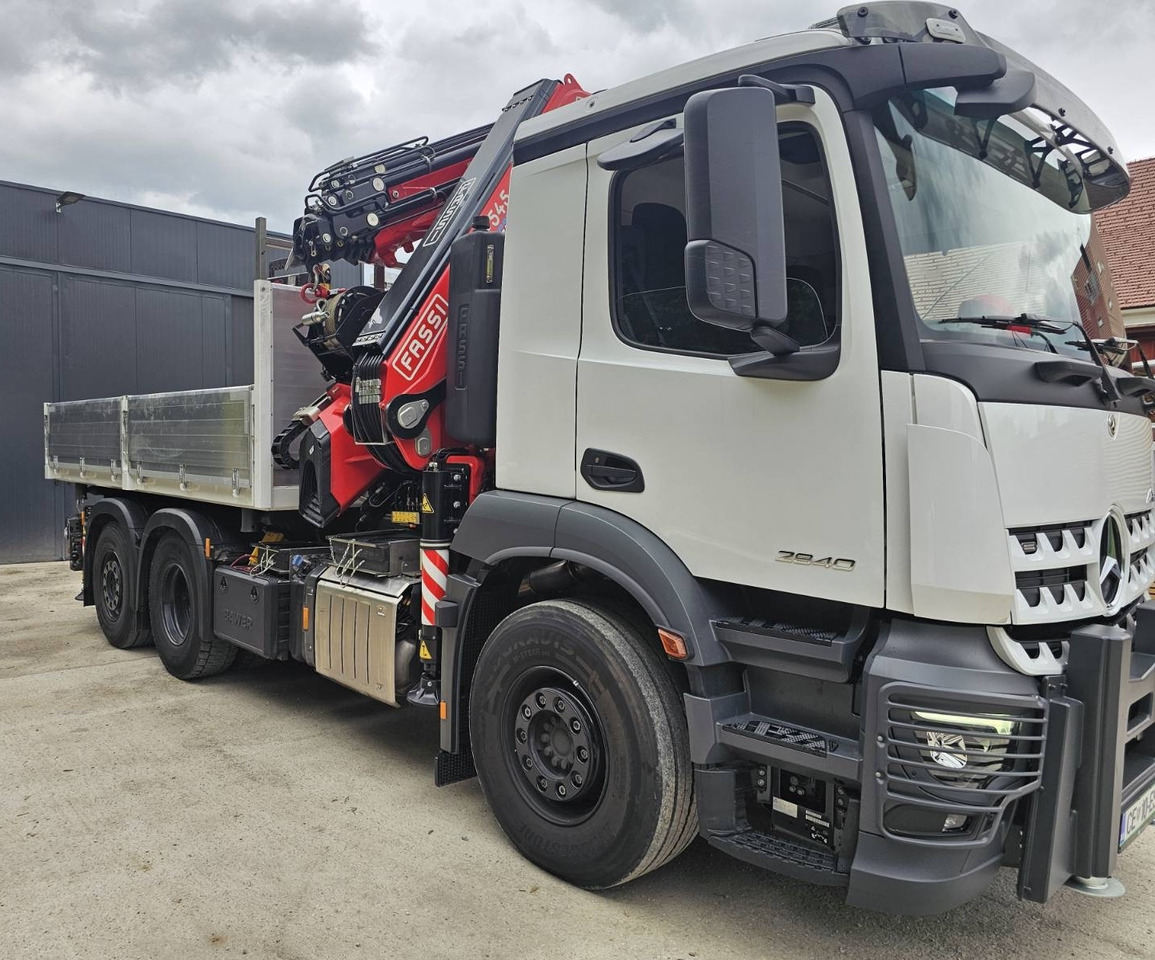 MERCEDES-BENZ Hiab Palfinger Fassi F545-6 JIB-6 - Kipper vrachtwagen: afbeelding 1 MERCEDES-BENZ Hiab Palfinger Fassi F545-6 JIB-6 - Kipper vrachtwagen: afbeelding 1