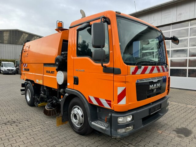 MAN 12.220 4x2 BL Kehrmaschine Viajet 5RHS - Veegwagen: afbeelding 1 MAN 12.220 4x2 BL Kehrmaschine Viajet 5RHS - Veegwagen: afbeelding 1