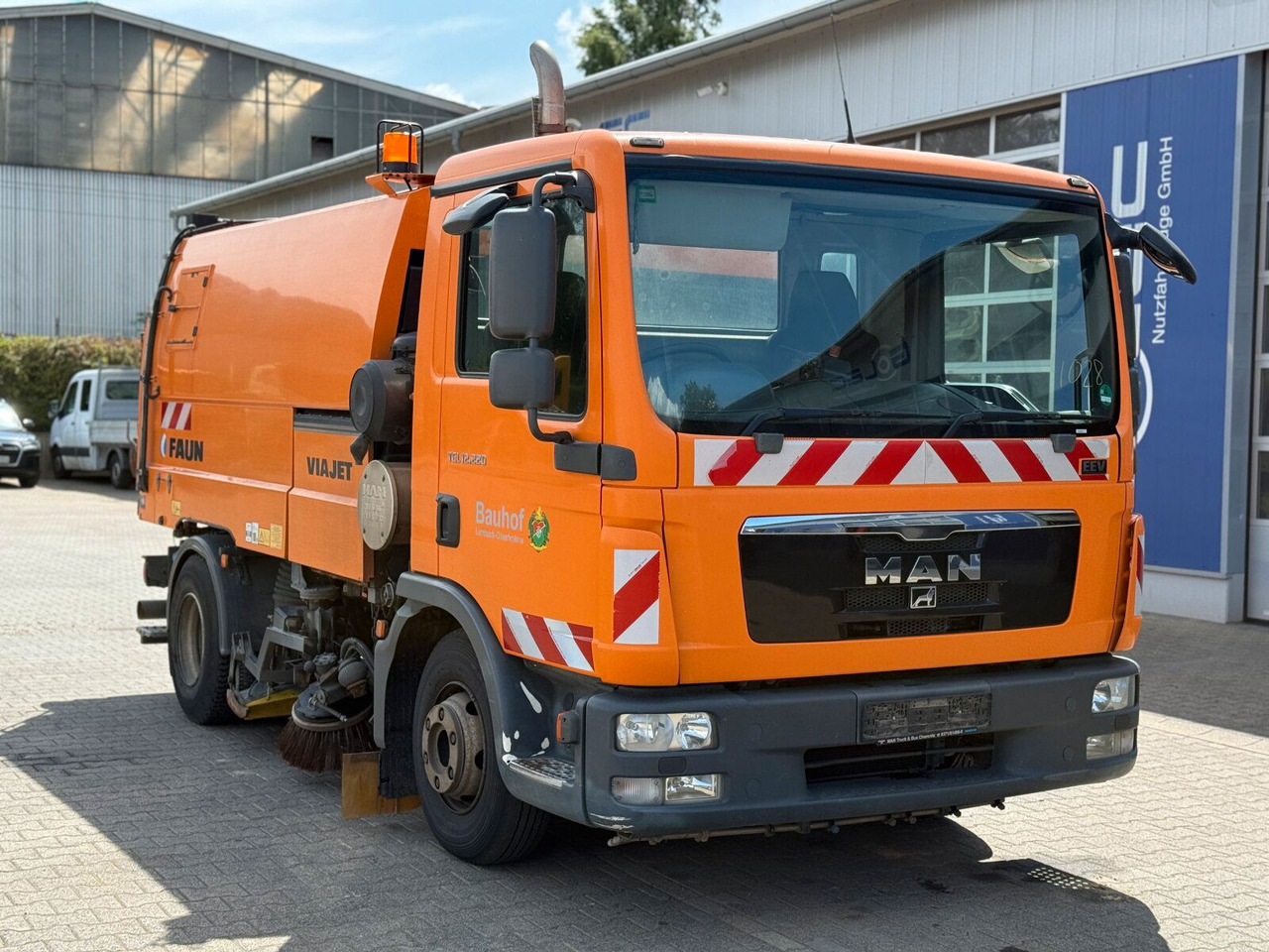 MAN 12.220 4x2 BL Kehrmaschine Viajet 5RHS - Veegwagen: afbeelding 1 MAN 12.220 4x2 BL Kehrmaschine Viajet 5RHS - Veegwagen: afbeelding 1