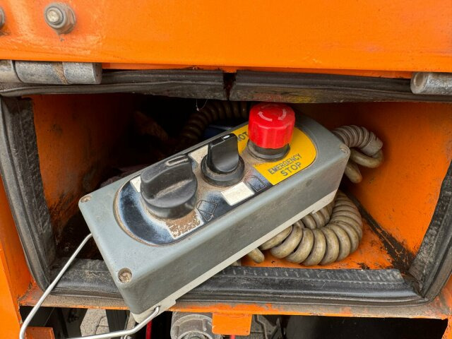 MAN TGL 12.220 4x2 BL Kehrmaschine Viajet 5RHS - Veegwagen: afbeelding 4 MAN TGL 12.220 4x2 BL Kehrmaschine Viajet 5RHS - Veegwagen: afbeelding 4