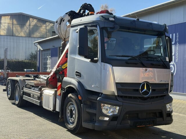 Mercedes-Benz ACTROS 2546 6x2 Abrollkip Kran Palfinger Q150Z95 - Haakarmsysteem vrachtwagen, Kraanwagen: afbeelding 1 Mercedes-Benz ACTROS 2546 6x2 Abrollkip Kran Palfinger Q150Z95 - Haakarmsysteem vrachtwagen, Kraanwagen: afbeelding 1