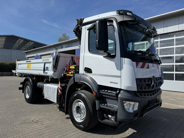 Mercedes-Benz AROCS 1832 4x2 Euro 6 Kipper Kran FASSI F120FB - Kipper vrachtwagen, Kraanwagen: afbeelding 1 Mercedes-Benz AROCS 1832 4x2 Euro 6 Kipper Kran FASSI F120FB - Kipper vrachtwagen, Kraanwagen: afbeelding 1