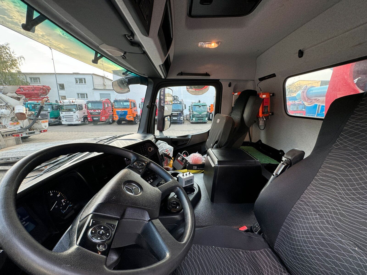 Betonpomp Mercedes-Benz AROCS 3243 8x4 Euro 6 Pumi Putzmeister TMM 24-3: afbeelding 19
