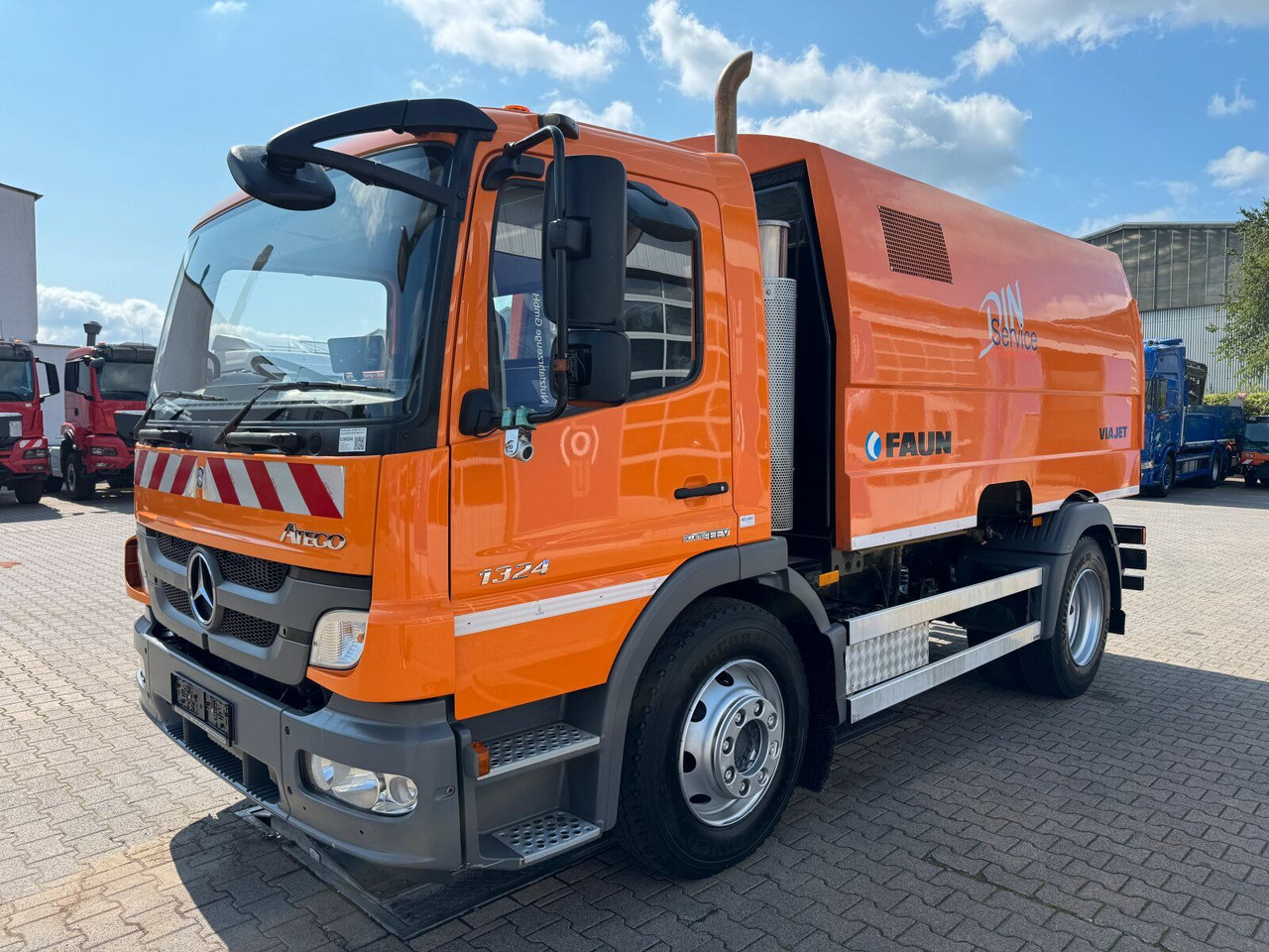 Mercedes-Benz ATEGO 1324 4x2 Kehrmaschine FAUN Viajet 6R/H - Veegwagen: afbeelding 2 Mercedes-Benz ATEGO 1324 4x2 Kehrmaschine FAUN Viajet 6R/H - Veegwagen: afbeelding 2