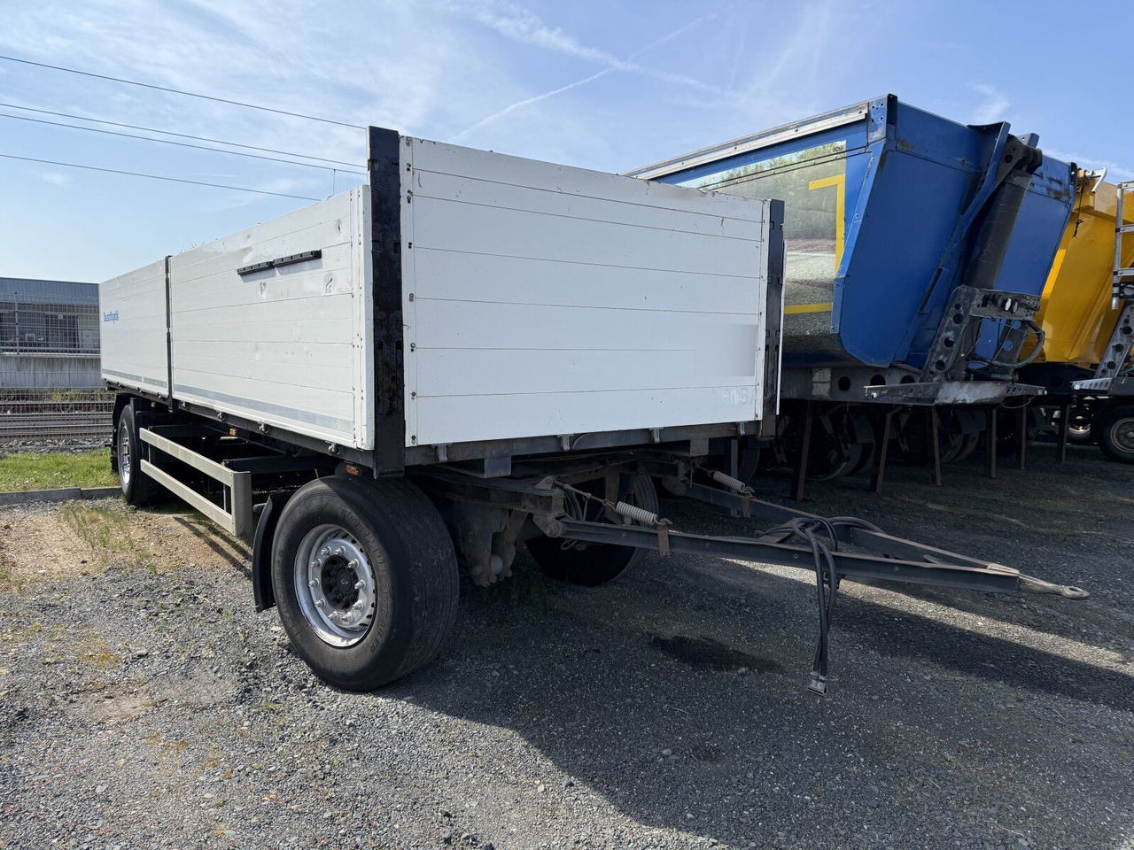 Schmitz Cargobull Gotha AFG 18 BS Baustoffanhänger 2 Achse - Open/ Plateau aanhangwagen: afbeelding 1 Schmitz Cargobull Gotha AFG 18 BS Baustoffanhänger 2 Achse - Open/ Plateau aanhangwagen: afbeelding 1