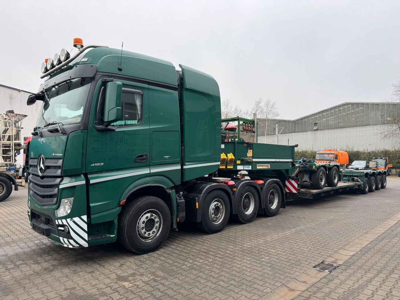 Mercedes-Benz ACTROS 4163 8x4 Schwerlast +Tieflader 4+2 *83 T - Trekker: afbeelding 2 Mercedes-Benz ACTROS 4163 8x4 Schwerlast +Tieflader 4+2 *83 T - Trekker: afbeelding 2
