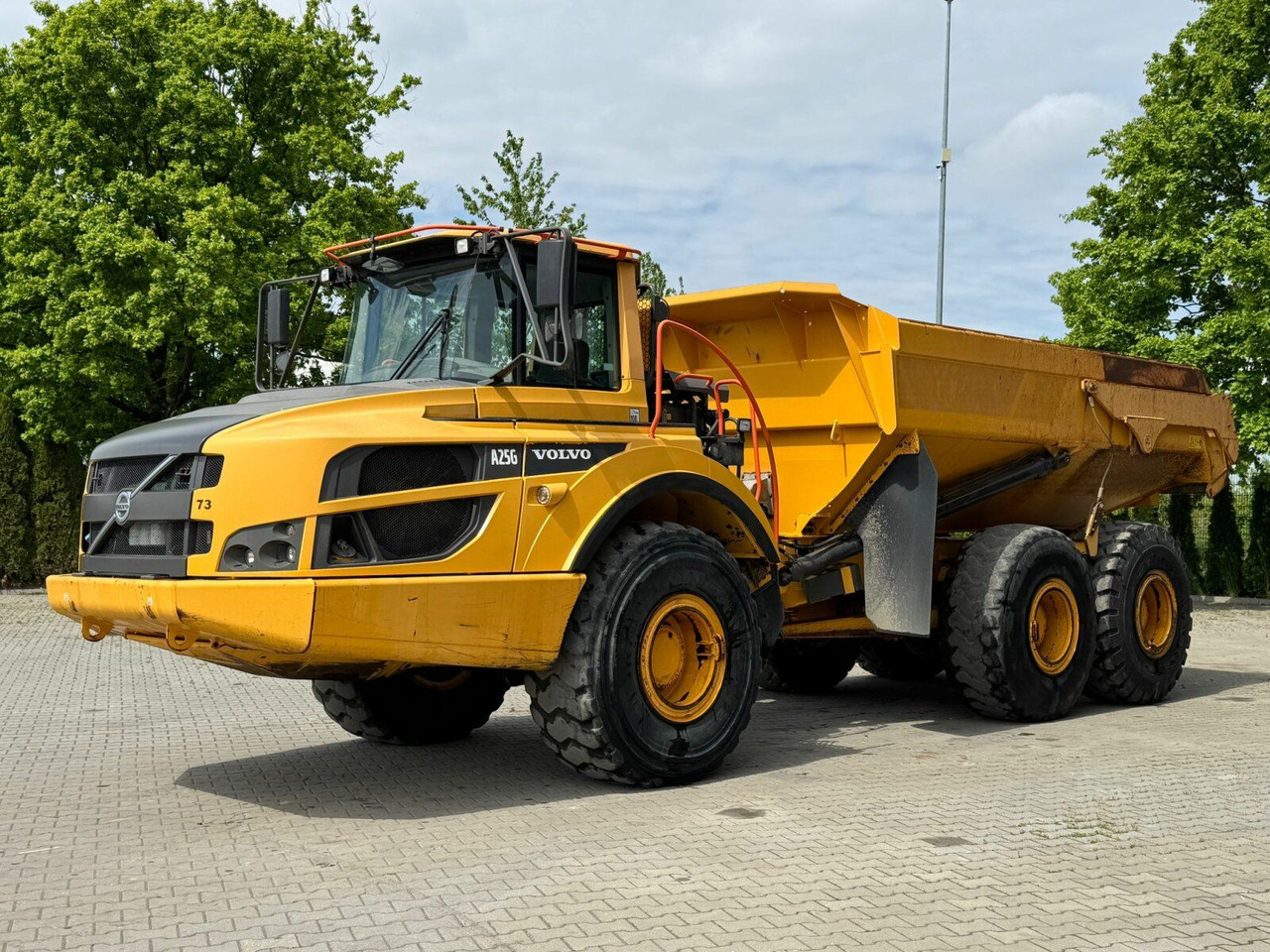 Volvo A25G Dumper 22,5 Ton 11.361 Stunden Volvo A25G Dumper 22,5 Ton 11.361 Stunden - Kipper vrachtwagen: afbeelding 2 Volvo A25G Dumper 22,5 Ton 11.361 Stunden Volvo A25G Dumper 22,5 Ton 11.361 Stunden - Kipper vrachtwagen: afbeelding 2