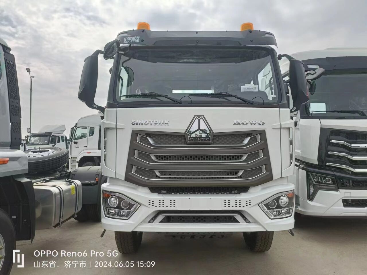 Nieuw Trekker Howo 420hp new tractor: afbeelding 1