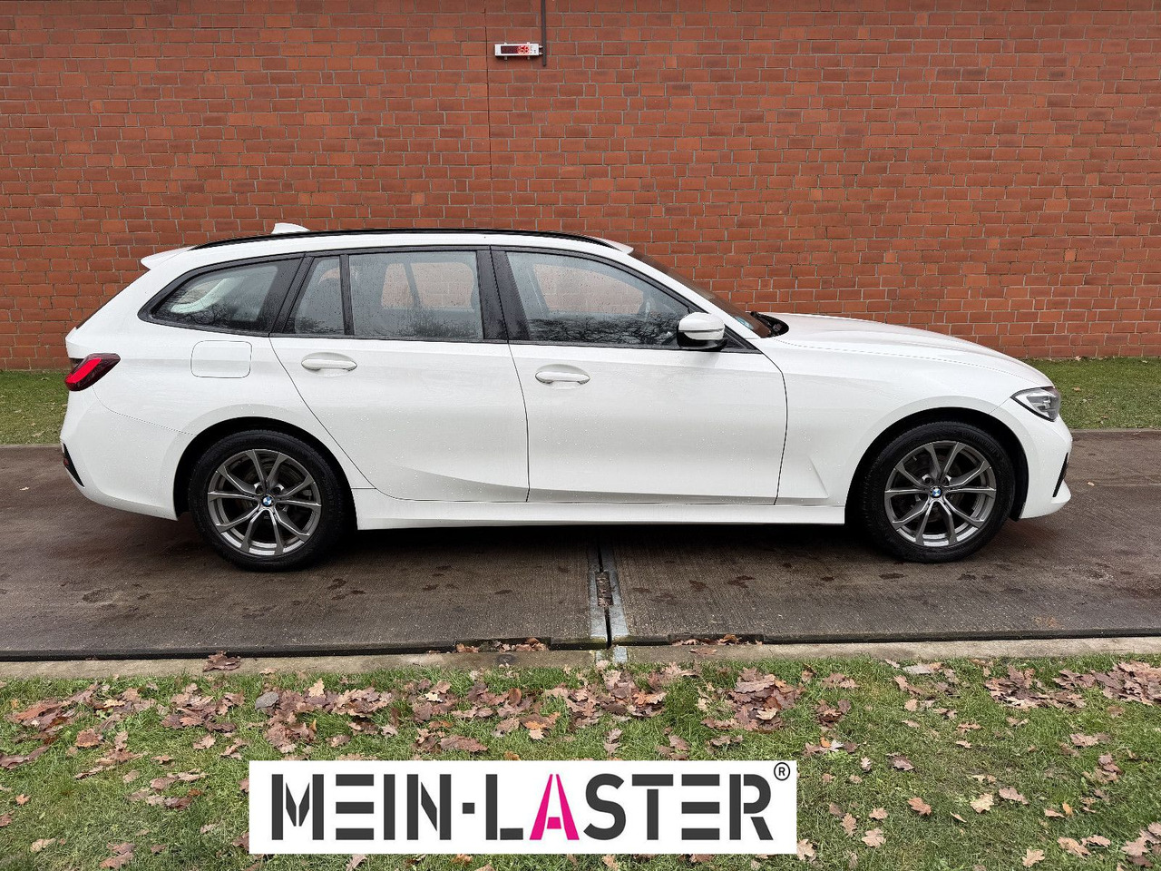 BMW 320 d xDrive touring Sport Line shadow AHK - Stationwagen: afbeelding 3 BMW 320 d xDrive touring Sport Line shadow AHK - Stationwagen: afbeelding 3