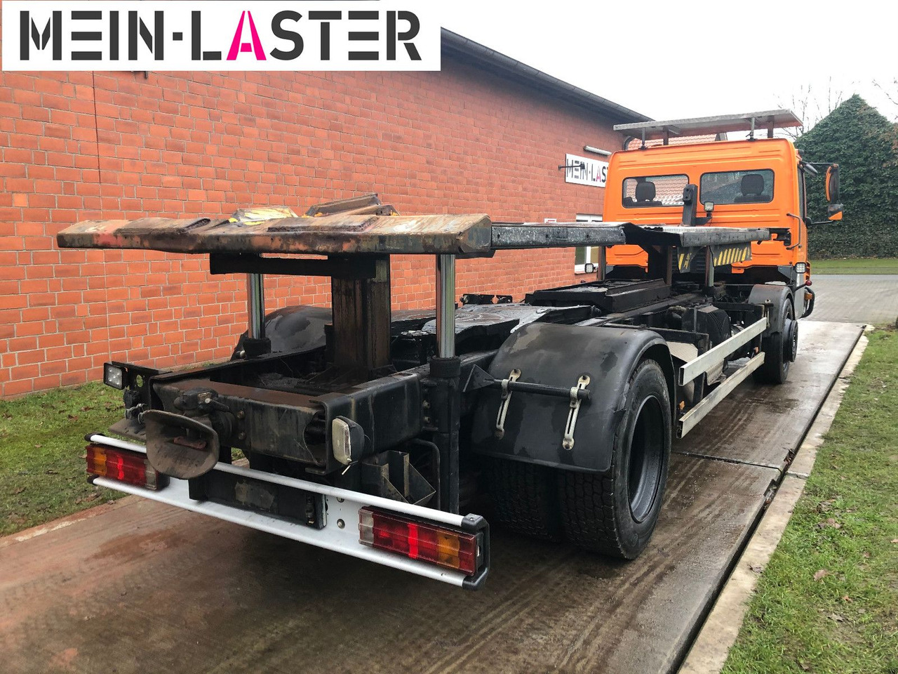 Mercedes-Benz Kamag Wiesel Umsetzter Sattelplatte - Containertransporter/ Wissellaadbak vrachtwagen: afbeelding 3 Mercedes-Benz Kamag Wiesel Umsetzter Sattelplatte - Containertransporter/ Wissellaadbak vrachtwagen: afbeelding 3