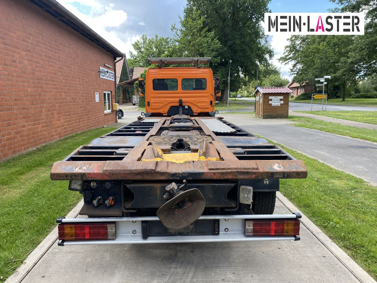 Mercedes-Benz Kamag Wiesel Umsetzter Sattelplatte - Containertransporter/ Wissellaadbak vrachtwagen: afbeelding 4 Mercedes-Benz Kamag Wiesel Umsetzter Sattelplatte - Containertransporter/ Wissellaadbak vrachtwagen: afbeelding 4