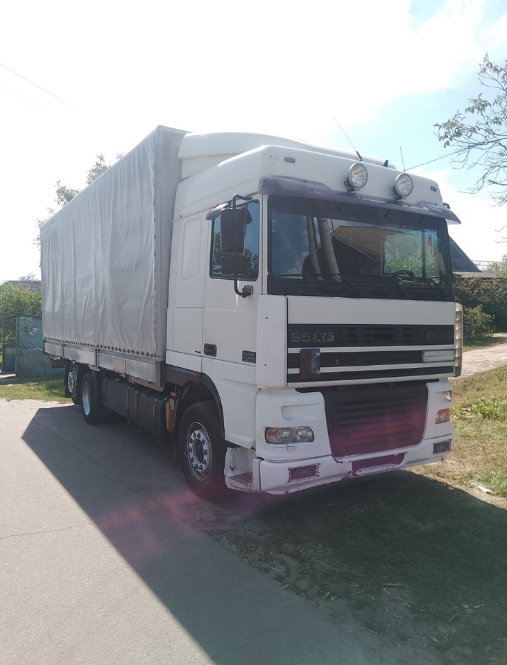 DAF XF95.430 - Schuifzeilen vrachtwagen: afbeelding 1 DAF XF95.430 - Schuifzeilen vrachtwagen: afbeelding 1