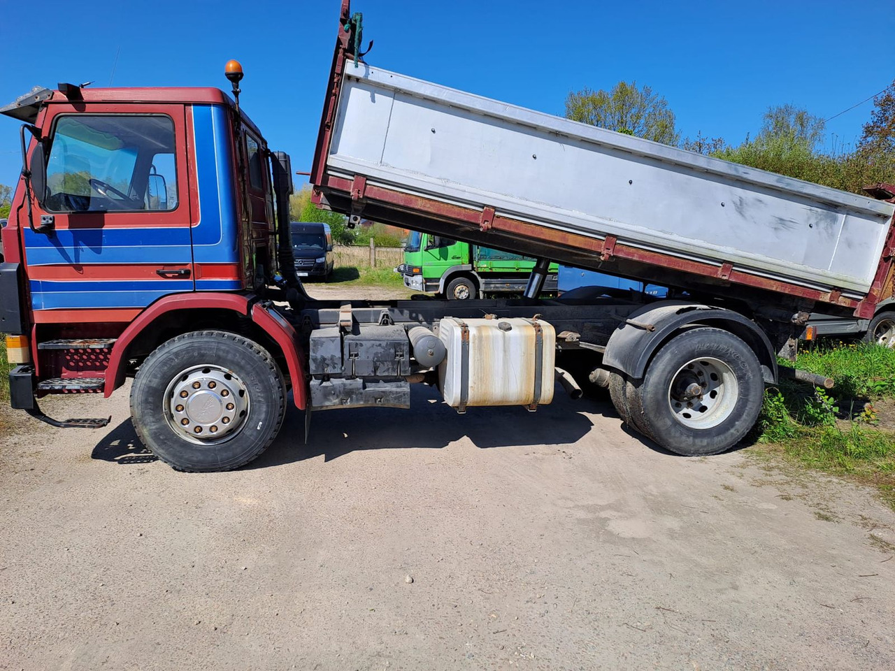SCANIA 93 - Kipper vrachtwagen: afbeelding 3 SCANIA 93 - Kipper vrachtwagen: afbeelding 3