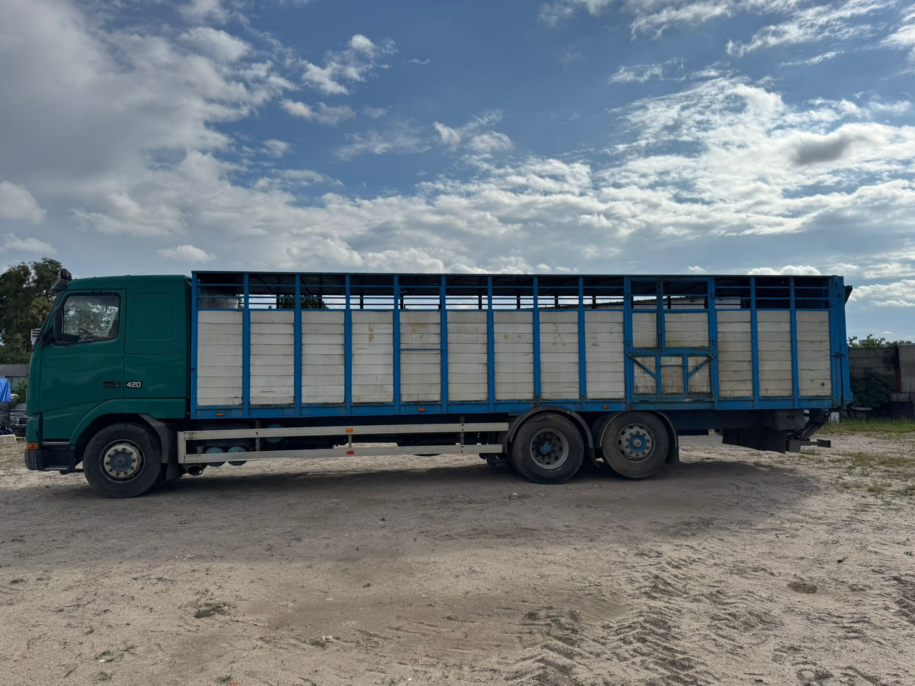 VOLVO FH12.420 - Vrachtwagen met open laadbak: afbeelding 4 VOLVO FH12.420 - Vrachtwagen met open laadbak: afbeelding 4