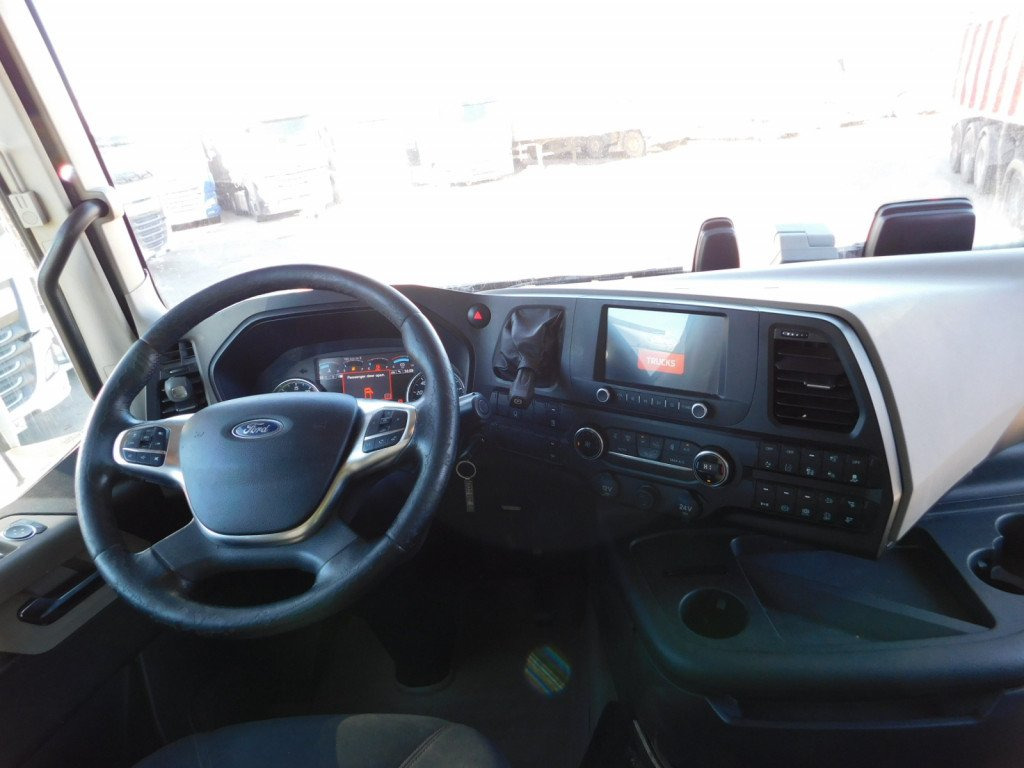 Interieur foto 1: Trekker Ford F max 4x2 scab e6 12s2620