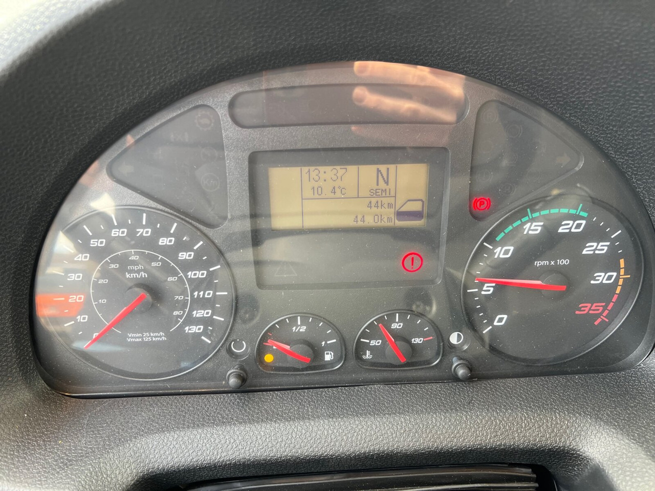EuroCargo ML160E32 4x2 EuroCargo ML160E32 4x2 - Haakarmsysteem vrachtwagen: afbeelding 5 EuroCargo ML160E32 4x2 EuroCargo ML160E32 4x2 - Haakarmsysteem vrachtwagen: afbeelding 5