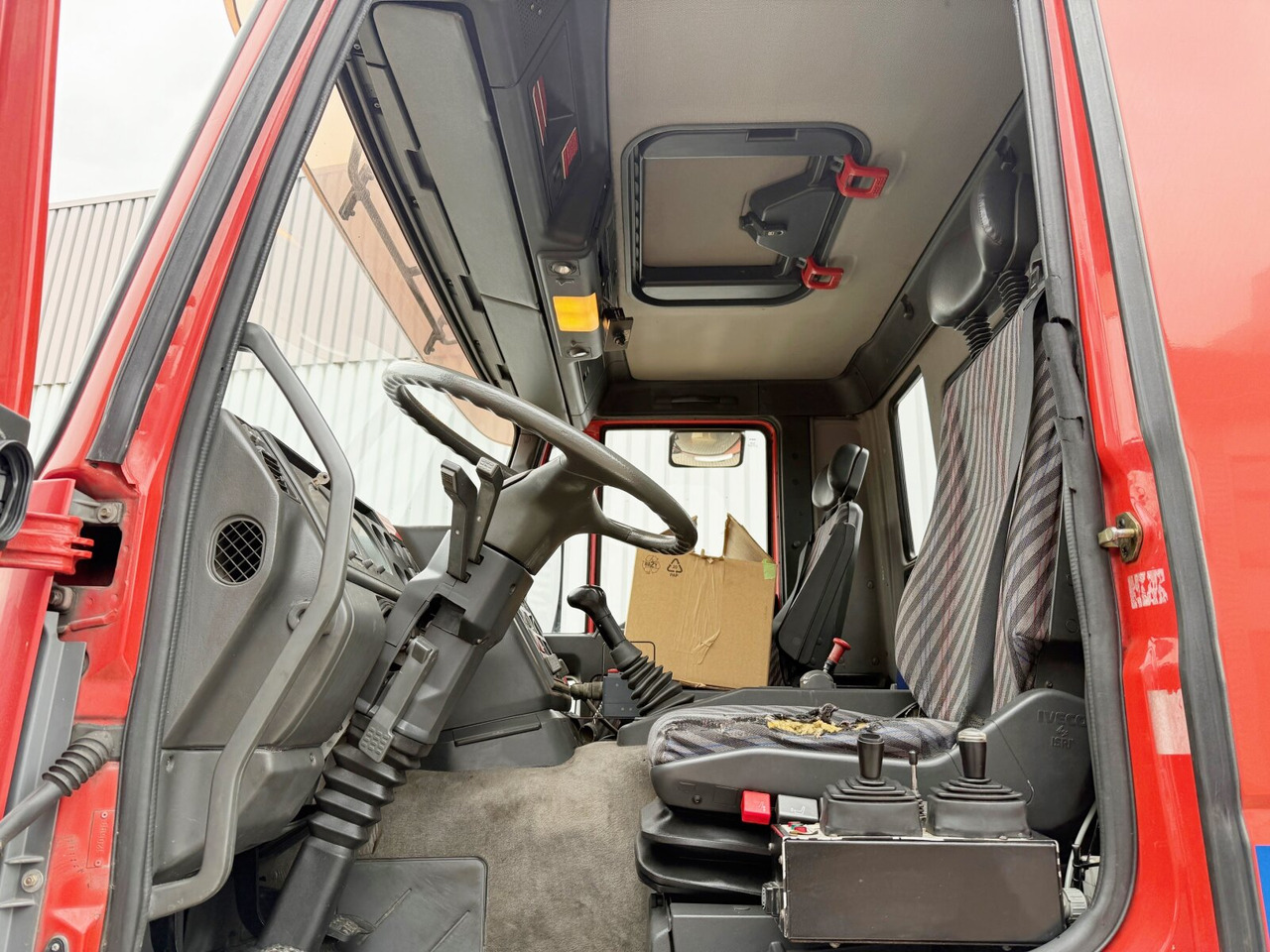 EuroTech 240E38 6x2-4 EuroTech 240E38 6x2-4, Lift-/Lenkachse, Seilwinde, Kran Hiab 100 - Haakarmsysteem vrachtwagen, Kraanwagen: afbeelding 3 EuroTech 240E38 6x2-4 EuroTech 240E38 6x2-4, Lift-/Lenkachse, Seilwinde, Kran Hiab 100 - Haakarmsysteem vrachtwagen, Kraanwagen: afbeelding 3
