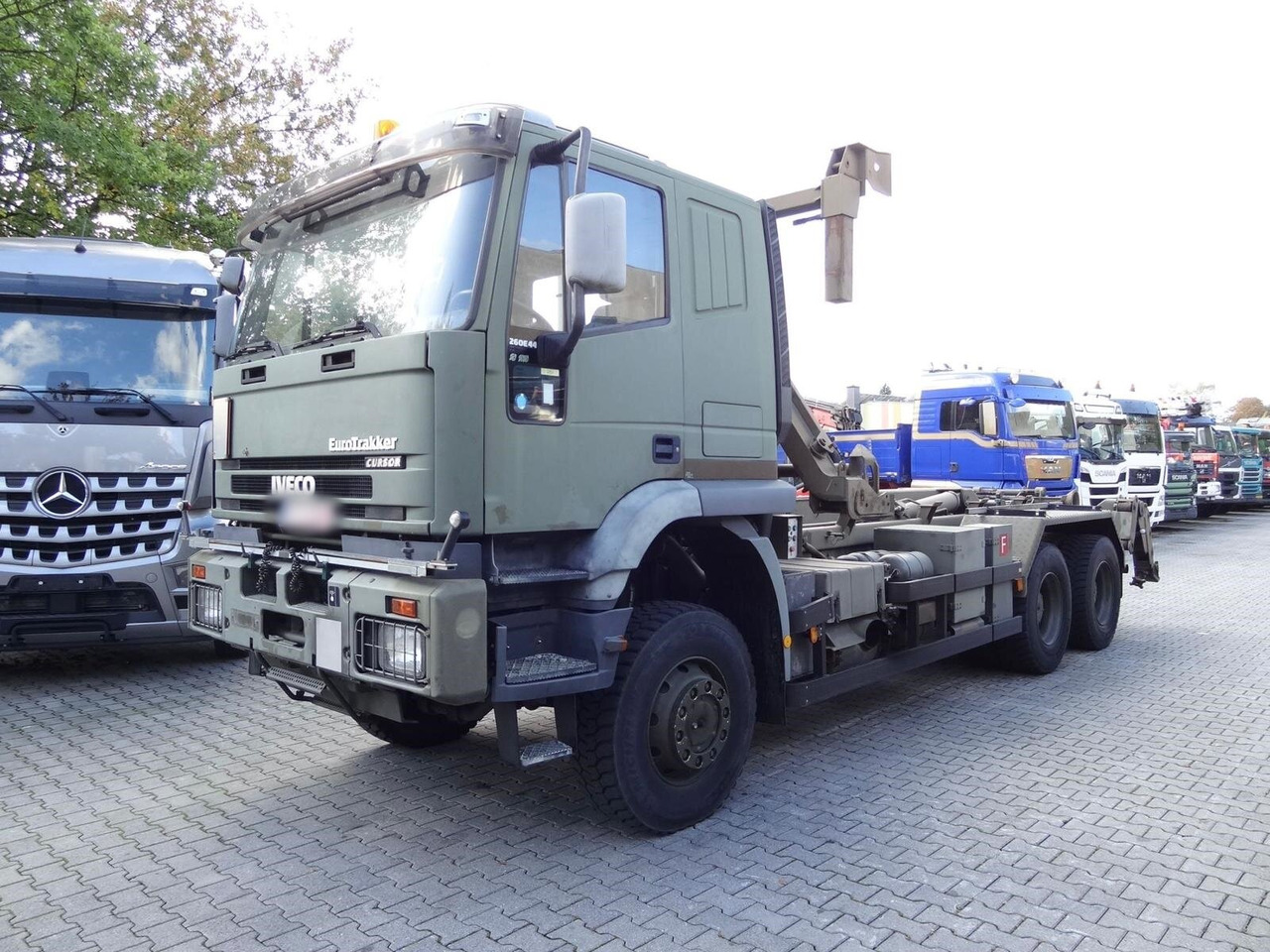 EuroTrakker 260E44W 6X6 EuroTrakker 260E44W 6X6, Retarder, ADR - Haakarmsysteem vrachtwagen: afbeelding 1 EuroTrakker 260E44W 6X6 EuroTrakker 260E44W 6X6, Retarder, ADR - Haakarmsysteem vrachtwagen: afbeelding 1