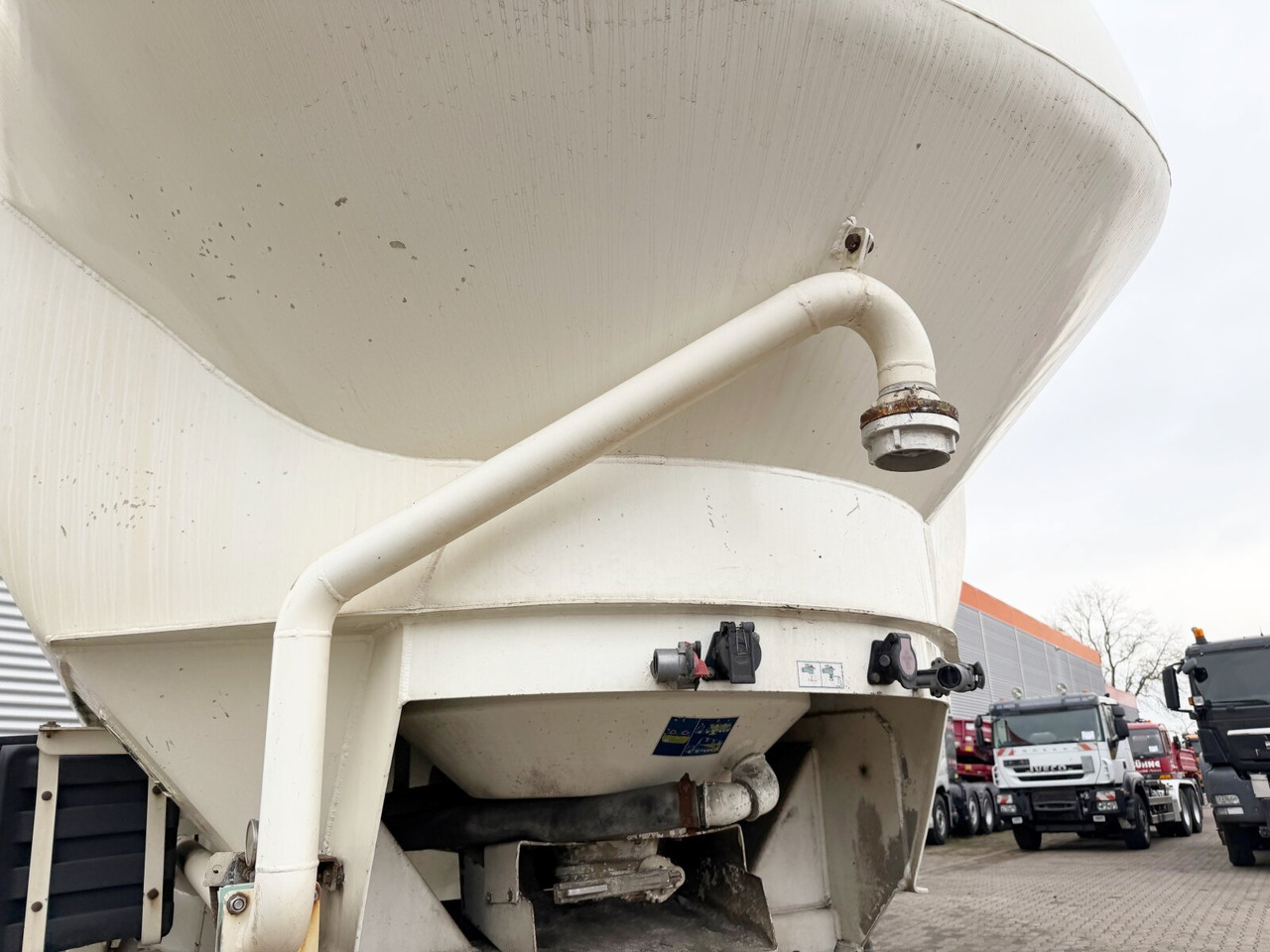 Feldbinder EUT 38.3-3 EUT 38.3-3, Liftachse, 3 Kammern, ca. 38.000l - Bulkoplegger: afbeelding 2 Feldbinder EUT 38.3-3 EUT 38.3-3, Liftachse, 3 Kammern, ca. 38.000l - Bulkoplegger: afbeelding 2