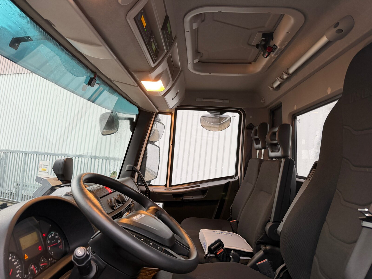 Iveco ML180E32 4x2 ML180E32 4x2 - Kipper vrachtwagen: afbeelding 2 Iveco ML180E32 4x2 ML180E32 4x2 - Kipper vrachtwagen: afbeelding 2