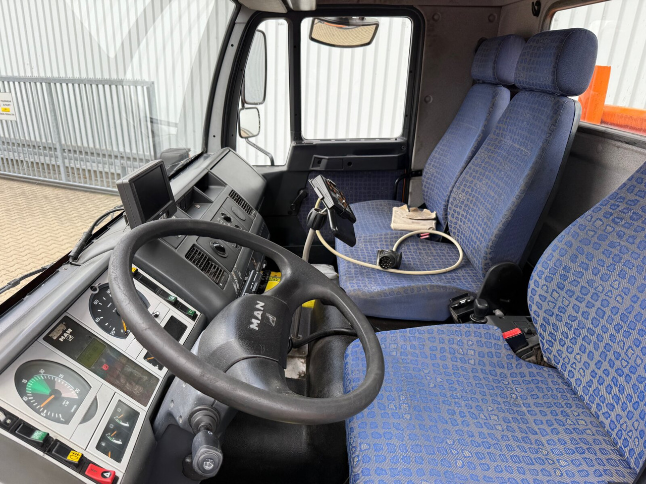 MAN 14.225 LAK 4x4 BB 14.225 LAK 4x4 BB, Winterdienstausstattung - Kipper vrachtwagen: afbeelding 3 MAN 14.225 LAK 4x4 BB 14.225 LAK 4x4 BB, Winterdienstausstattung - Kipper vrachtwagen: afbeelding 3