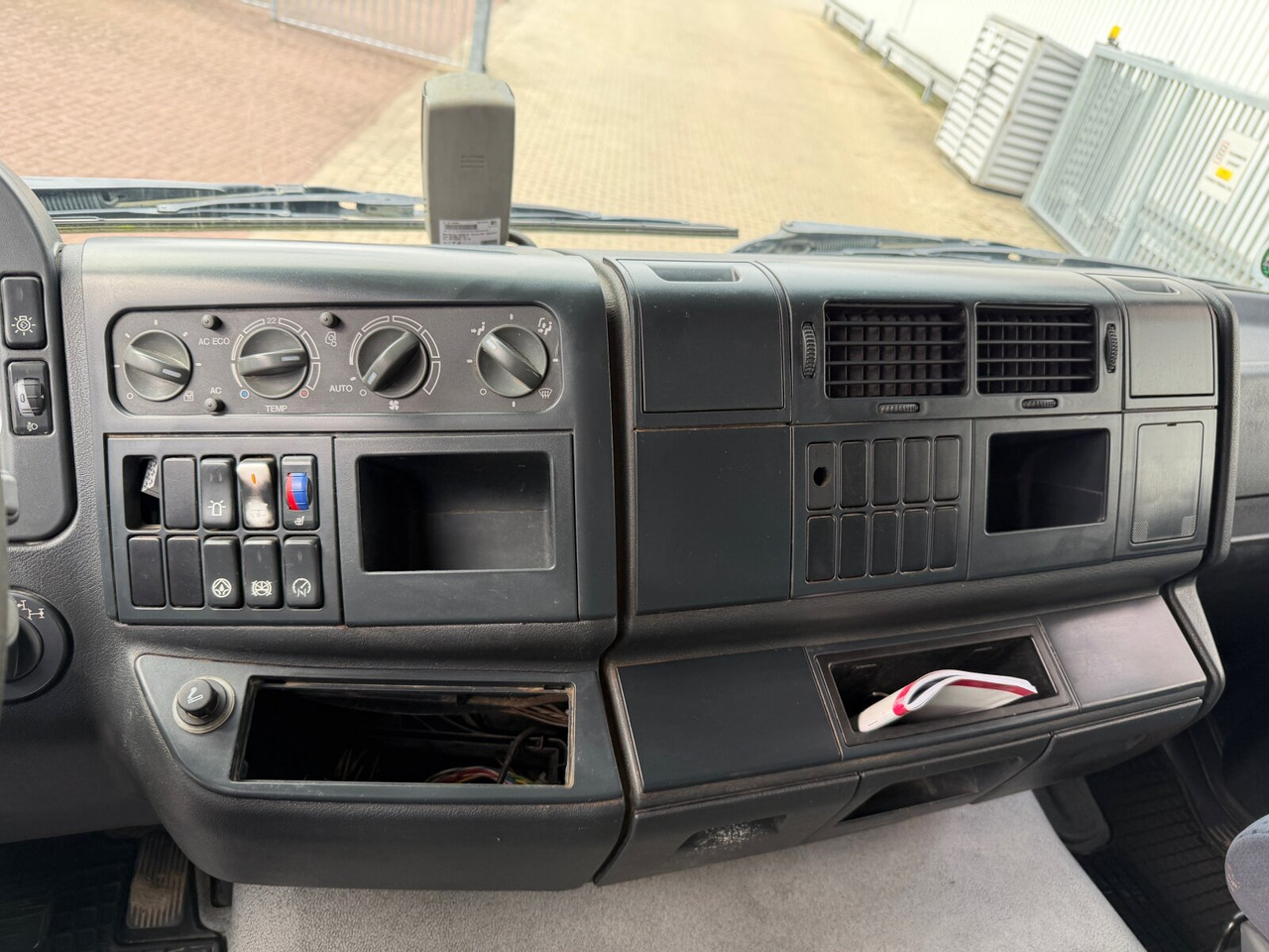 MAN TGA 26.400 6X4 BB TGA 26.400 6X4 BB, Intarder - Kipper vrachtwagen: afbeelding 4 MAN TGA 26.400 6X4 BB TGA 26.400 6X4 BB, Intarder - Kipper vrachtwagen: afbeelding 4