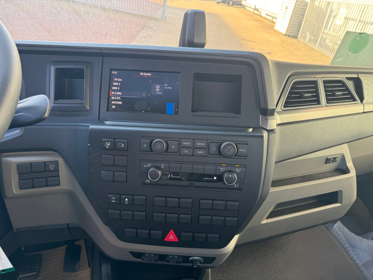 MAN TGL 8.190 4x2 BB CH TGL 8.190 4x2 BB CH, Nebenantrieb, 2x VORHANDEN - Chassis vrachtwagen: afbeelding 4 MAN TGL 8.190 4x2 BB CH TGL 8.190 4x2 BB CH, Nebenantrieb, 2x VORHANDEN - Chassis vrachtwagen: afbeelding 4